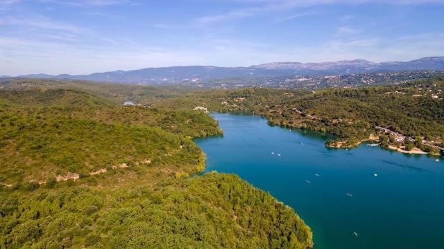 Les Rives Du Lac Montauroux Exteriör bild